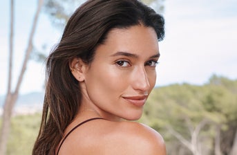 A dot showing where to achieve skin firmness on the cheeks